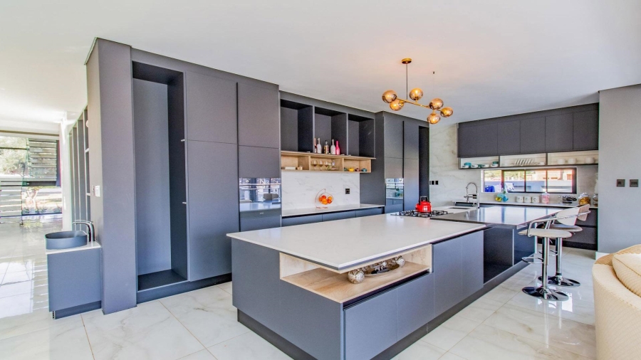 6 Bedroom Property for Sale in The Islands Estates North West